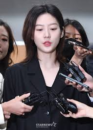 음주운전' 김새론, '효녀' 됐다..2년만 연극으로 복귀[공식] - 스타뉴스