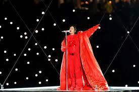 Rihanna Stuns Without Gimmicks During the 2023 Super Bowl Halftime ...